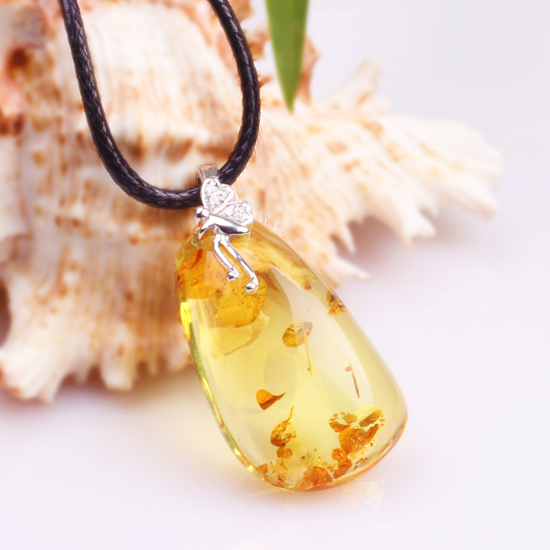 天使扣琥珀吊坠一个